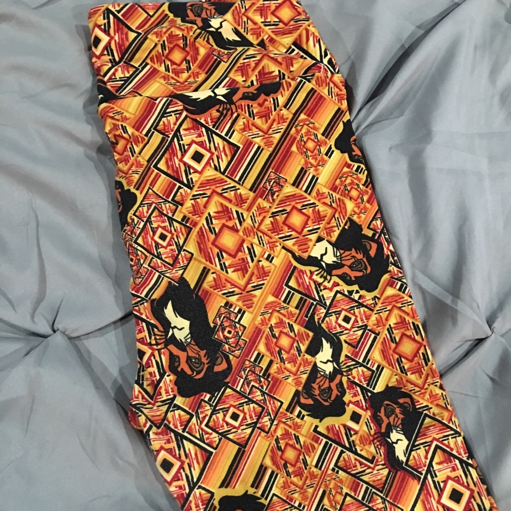 Lularoe lion king scar leggings OS